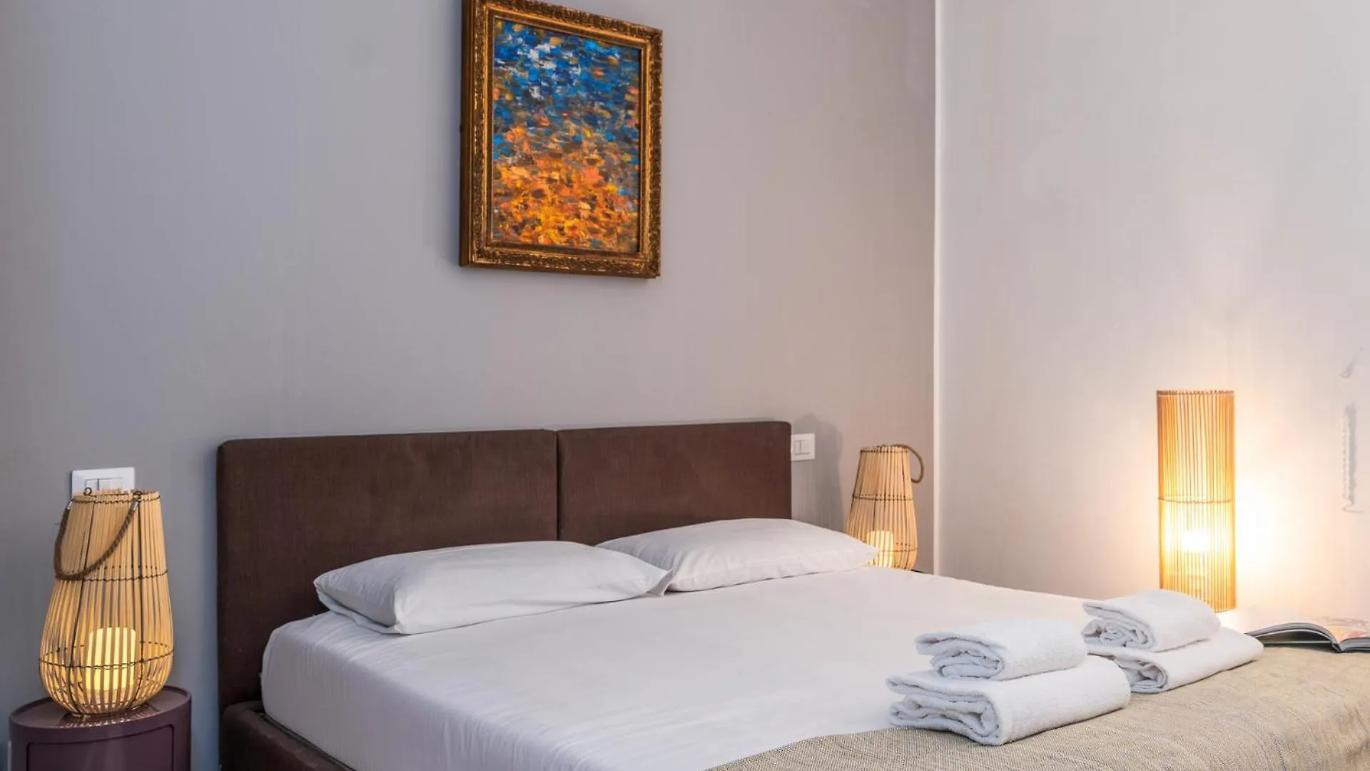 Elegant And Stylish Design Apartments In Brera Near The Metro Milán Itálie