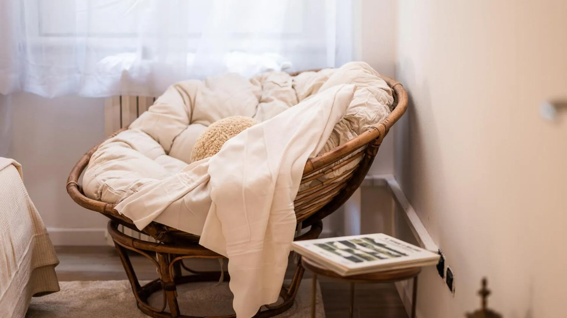 Elegant And Stylish Design Apartments In Brera Near The Metro Mediolan