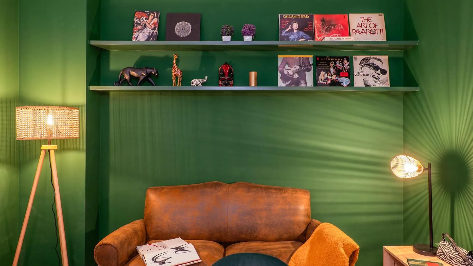Elegant And Stylish Design Apartments In Brera Near The Metro Mediolan