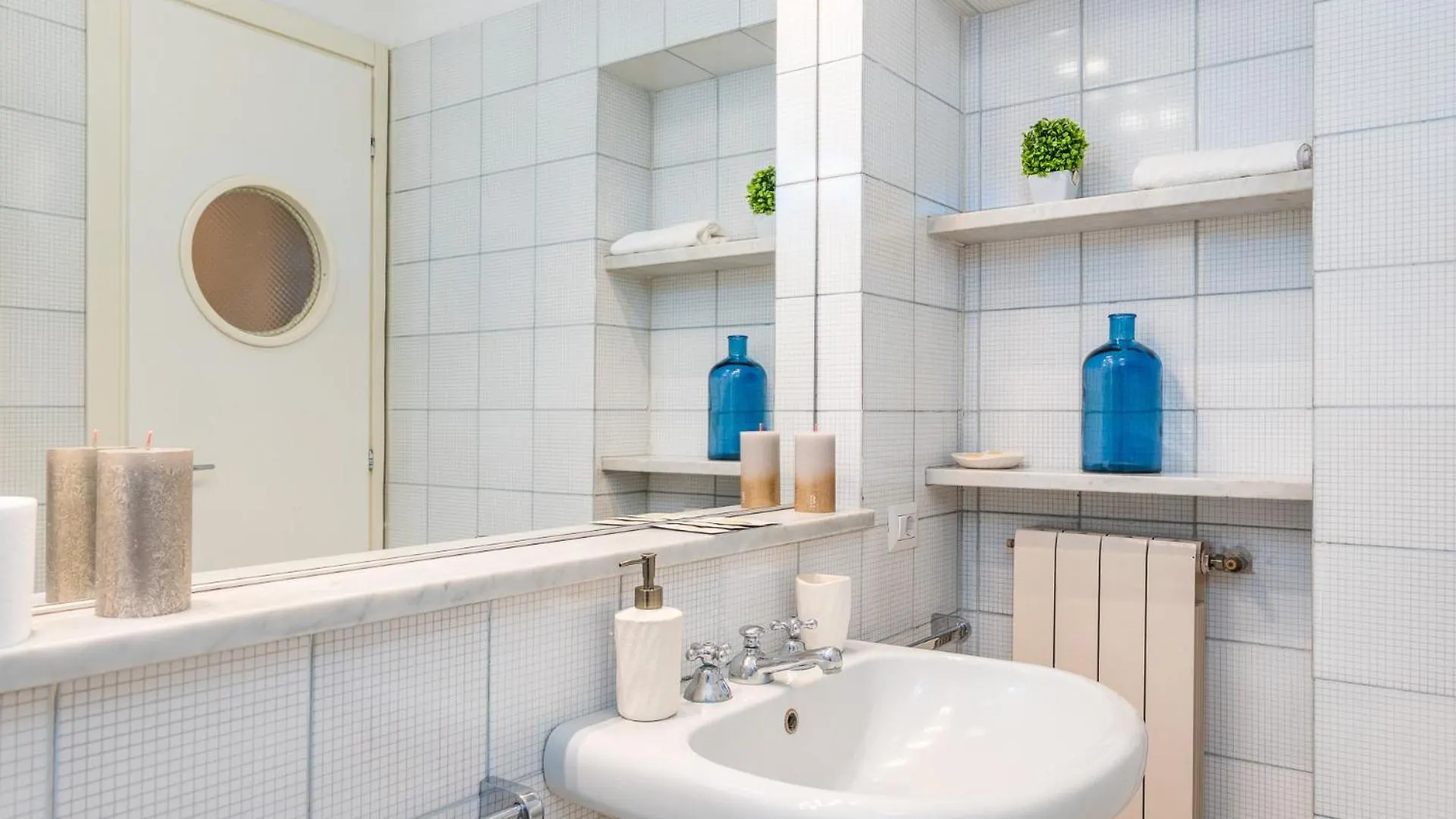 Elegant And Stylish Design Apartments In Brera Near The Metro Mediolan