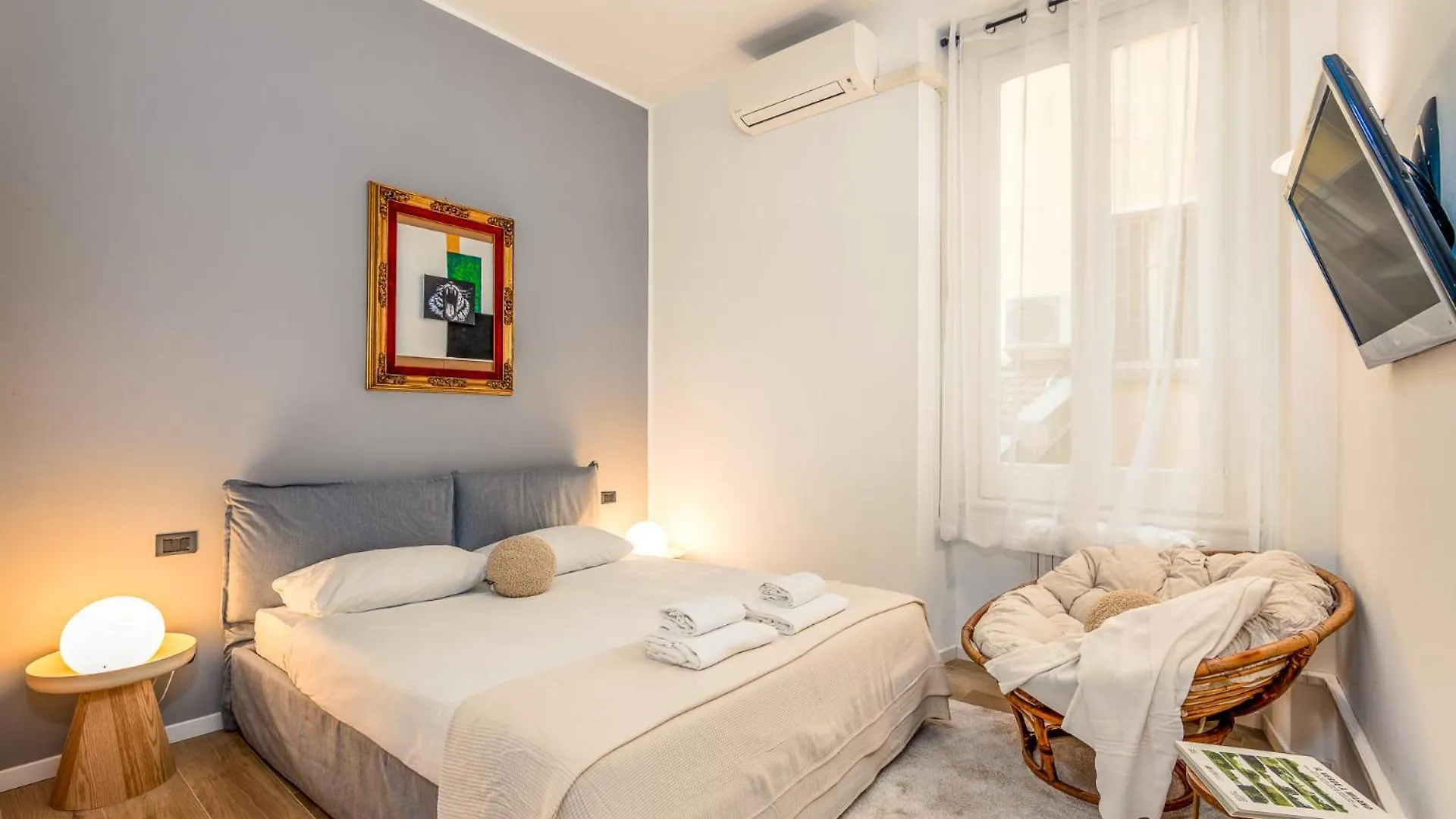 Elegant And Stylish Design Apartments In Brera Near The Metro Mediolan 0*,  Włochy
