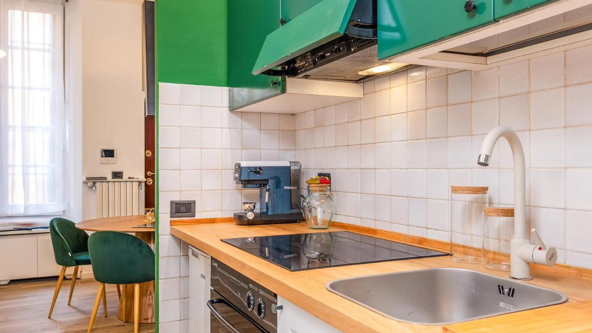 Elegant And Stylish Design Apartments In Brera Near The Metro Mediolan